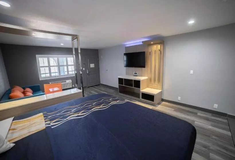 اتاق لوکس با تخت بزرگ, Travelodge By Wyndham Whittier