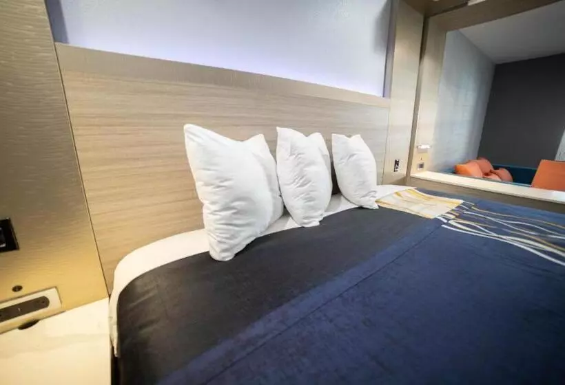 اتاق لوکس با تخت بزرگ, Travelodge By Wyndham Whittier