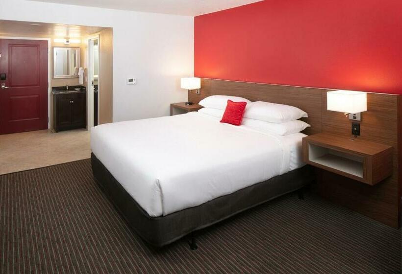 适合残疾人士使用的带超级大床的标准间, Red Lion Hotel Orlando Lake Buena Vista South  Near Disney