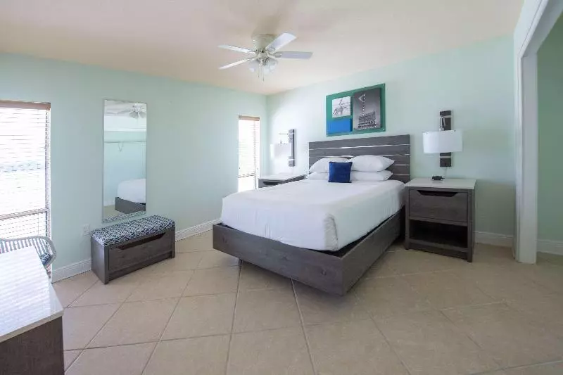 キングサイズベッドのスタンダードルーム, The Island Resort At Fort Walton Beach