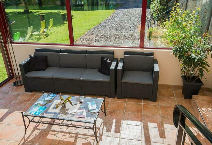 غرفة عائلية, Au Jardin Fleuri