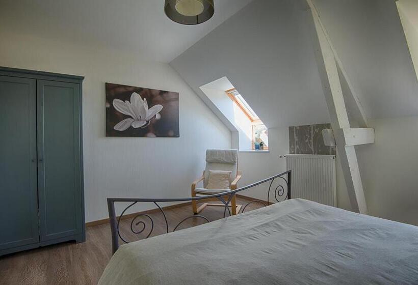 غرفة عائلية, Au Jardin Fleuri