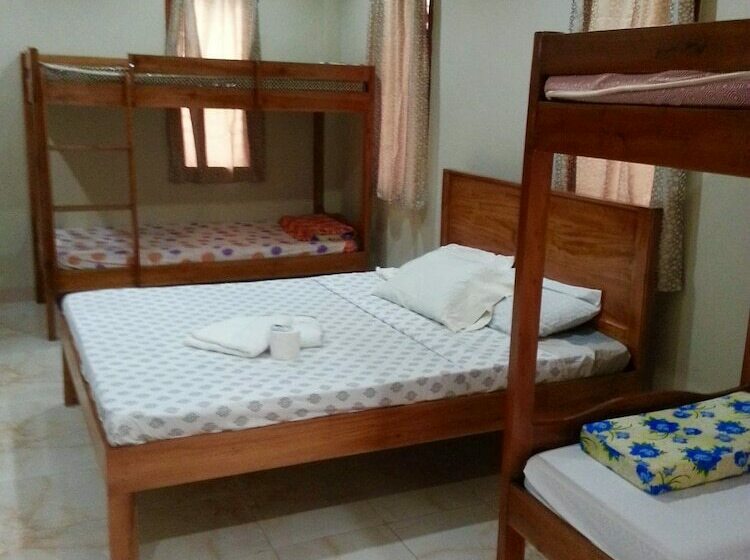 تختخواب در اتاق سوپریور مشترک, D's Ocean View Beach Resort