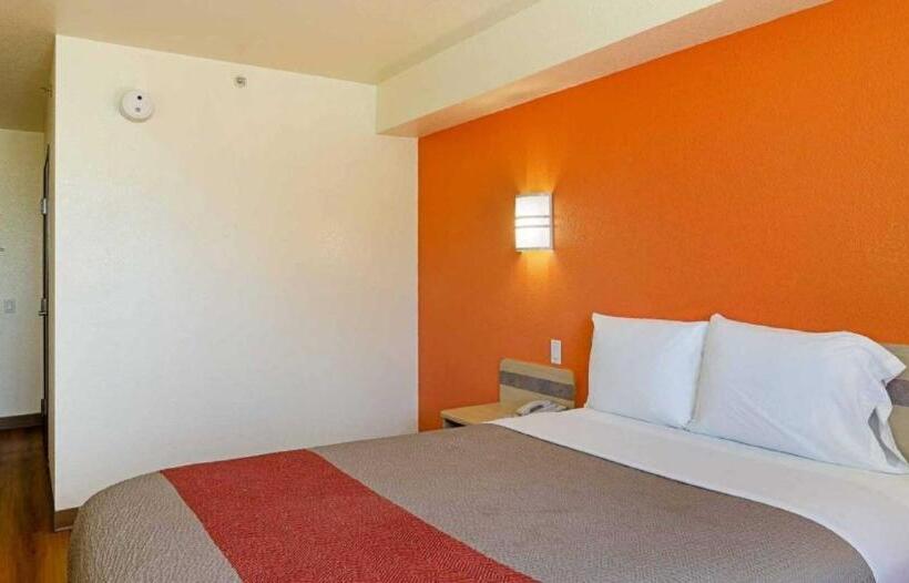 غرفة قياسية لذوى الاحتياجات الخاصة, Motel 6 Fort Lupton, Co