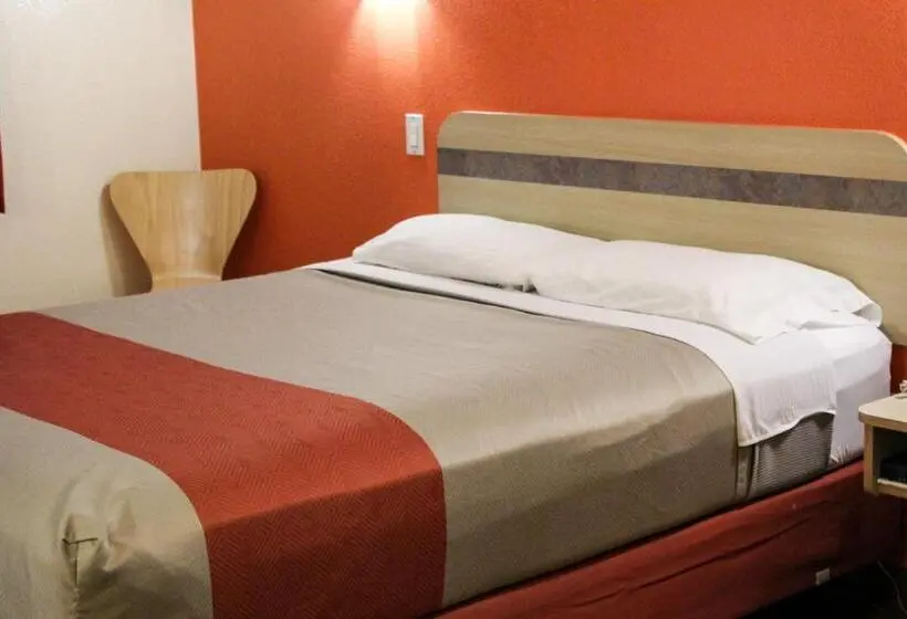 身障者適用スタンダードルーム, Motel 6 Fort Lupton, Co