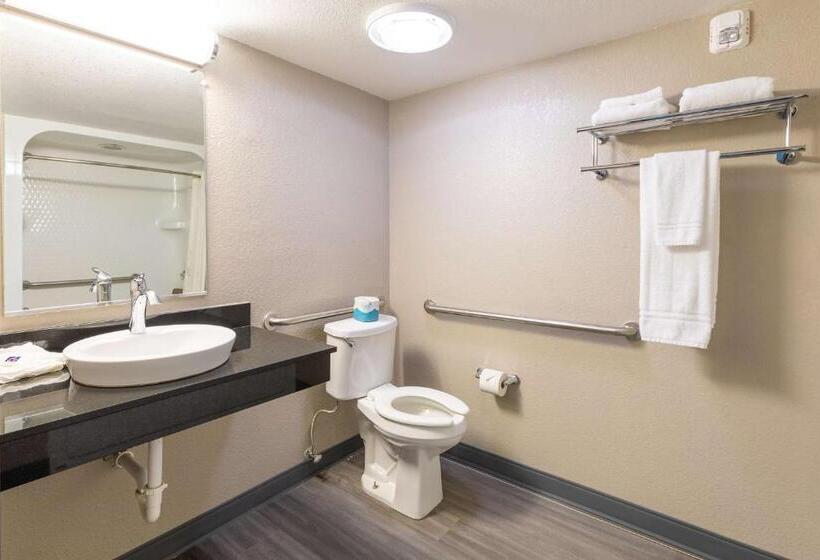 غرفة قياسية لذوى الاحتياجات الخاصة, Motel 6 Fort Lupton, Co