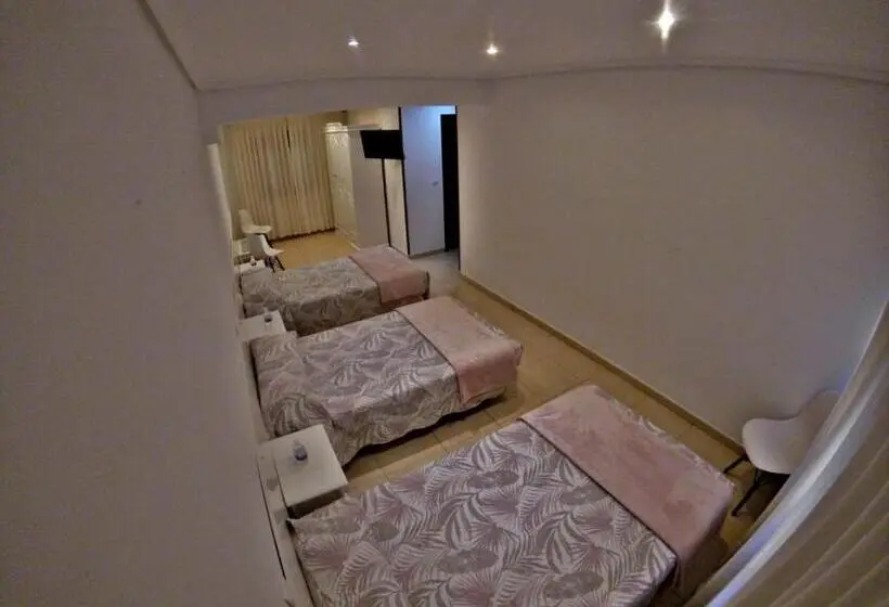 اتاق استاندارد سه نفره, Pension El Figon