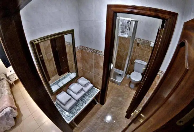 اتاق استاندارد سه نفره, Pension El Figon