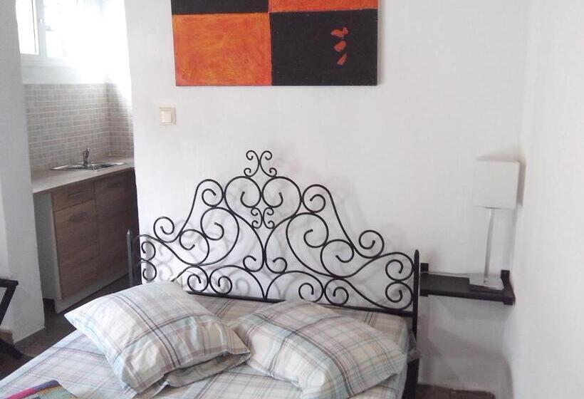 Superior Trippelrum, Studio Porto Marina