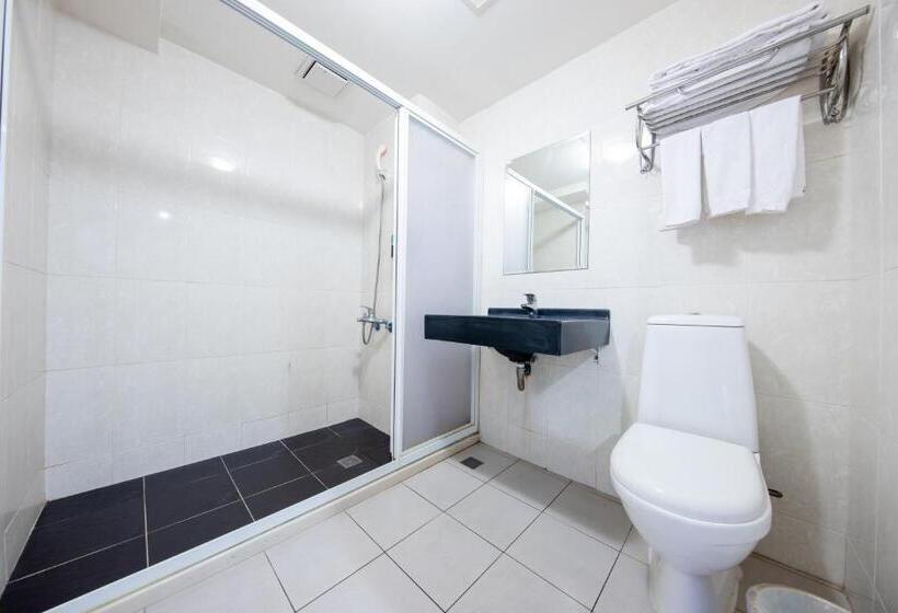 标准三人间, New Generation Of Boutique Business