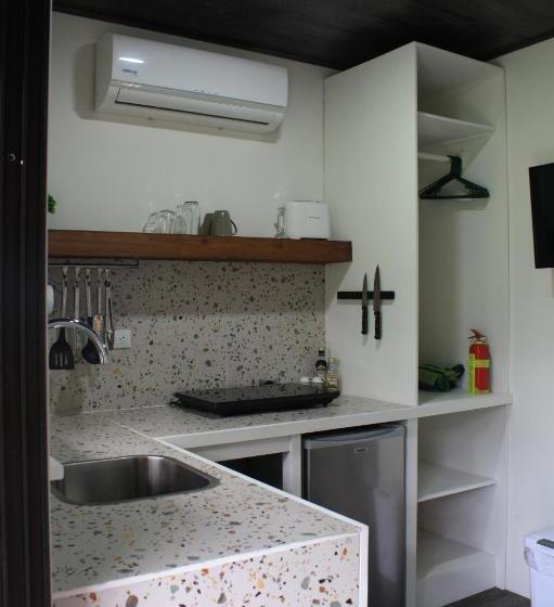 شقة غرفة واحدة مطلة على حمام السباحة, Daleese