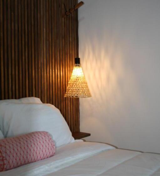 شقة غرفة واحدة مطلة على حمام السباحة, Daleese