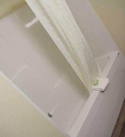 キングサイズベッドのスタンダードルーム, Cobblestone Inn & Suites  Forest City