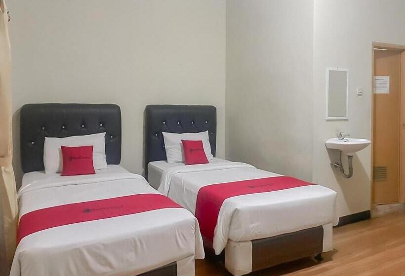 Номер Стандарт, Reddoorz Syariah At Bumi Eyang Enin Homestay Tasikmalaya