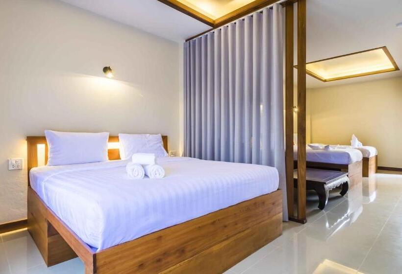 Студио Стандарт с Балконом, Wyh Hotels