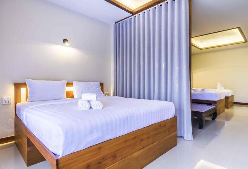 Студио Стандарт с Балконом, Wyh Hotels