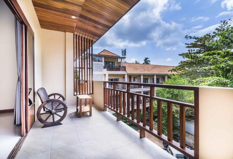 Студио Стандарт с Балконом, Wyh Hotels