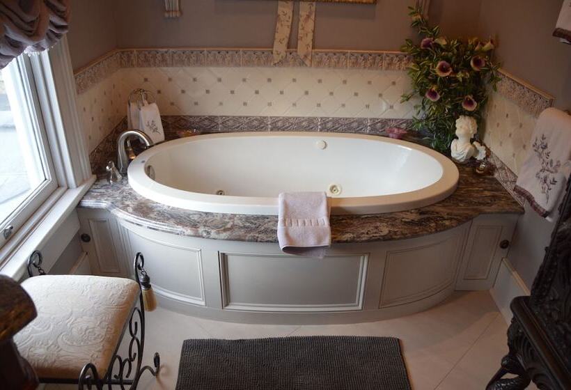 スタンダードルーム, The Richard Johnston Inn & 1890 Caroline House