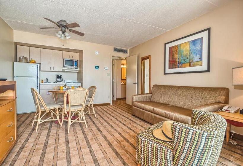 带大床的套房, Reges Oceanfront Resort