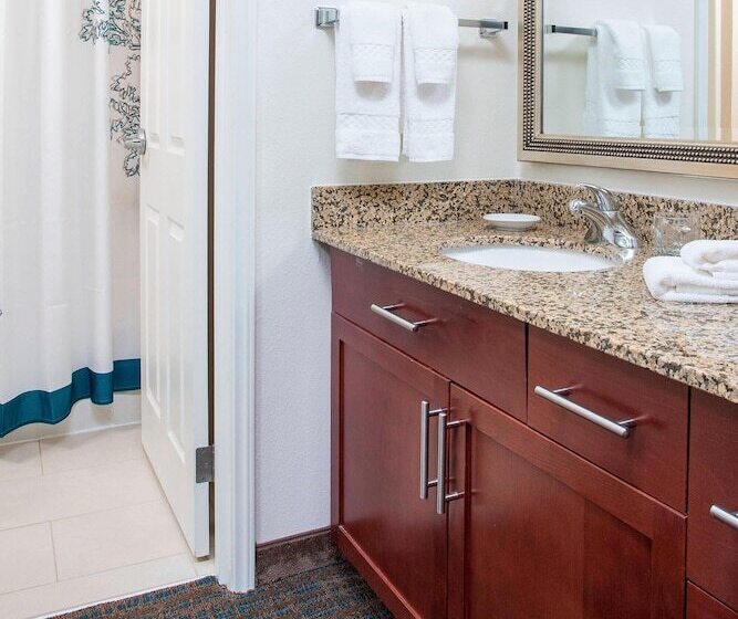 Люкс 2 Спальни, Residence Inn Topeka