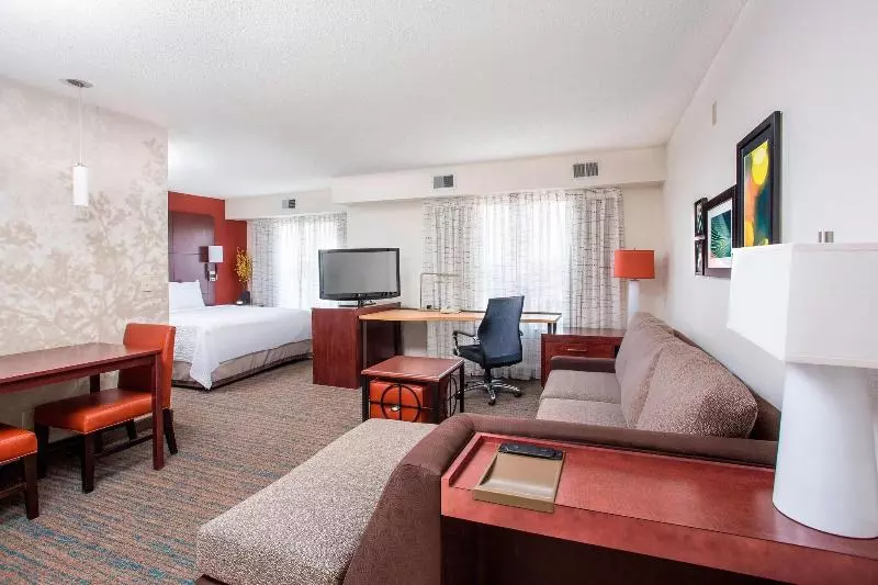 キングサイドベッドのスタンダードワンルーム, Residence Inn Topeka