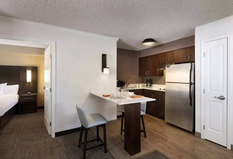 سوییت, Sonesta Es Suites Fresno