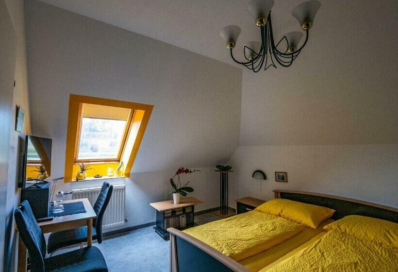 Standard-huone Puutarhanäkymä, Gästehaus Pointner