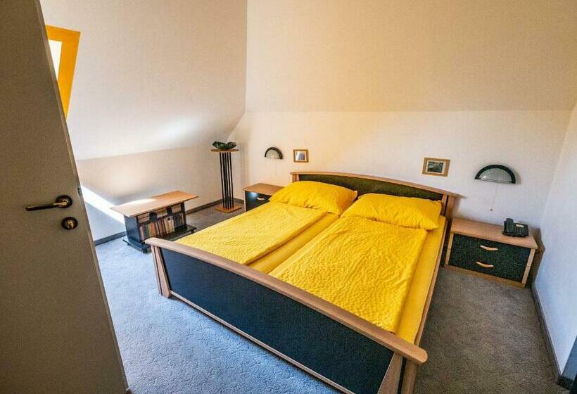 Standard-huone Puutarhanäkymä, Gästehaus Pointner