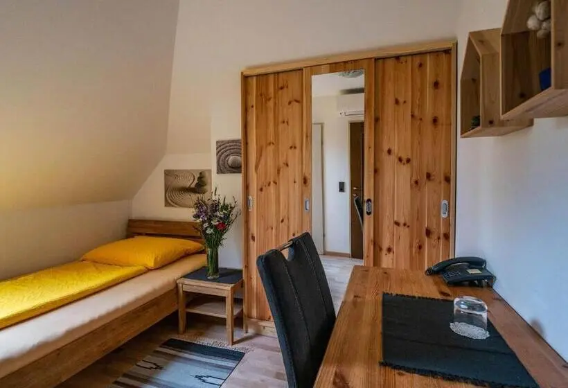 庭の見えるシングルルーム, Gästehaus Pointner