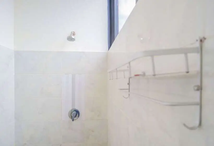 スタンダードルーム, Oyo 2308 Seven Season Residence