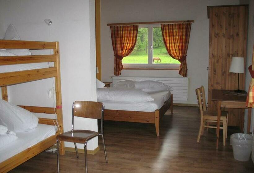 غرفة عائلية, Reitstall Und Saloon San Jon