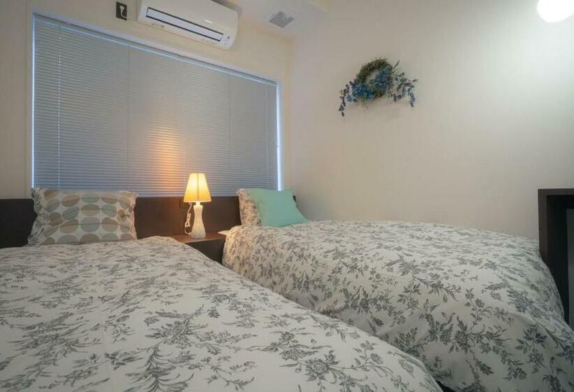 バス共有のスタンダードルーム, Trim