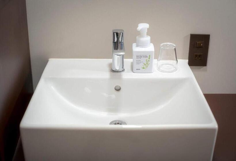 Camera Standard Bagno Condiviso, Trim