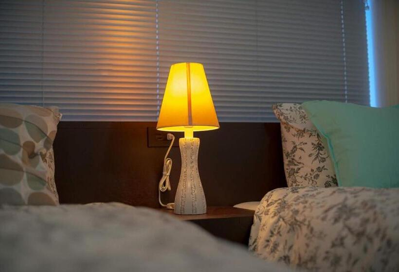 バス共有のスタンダードルーム, Trim