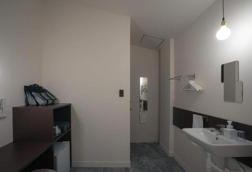 Camera Standard Bagno Condiviso, Trim