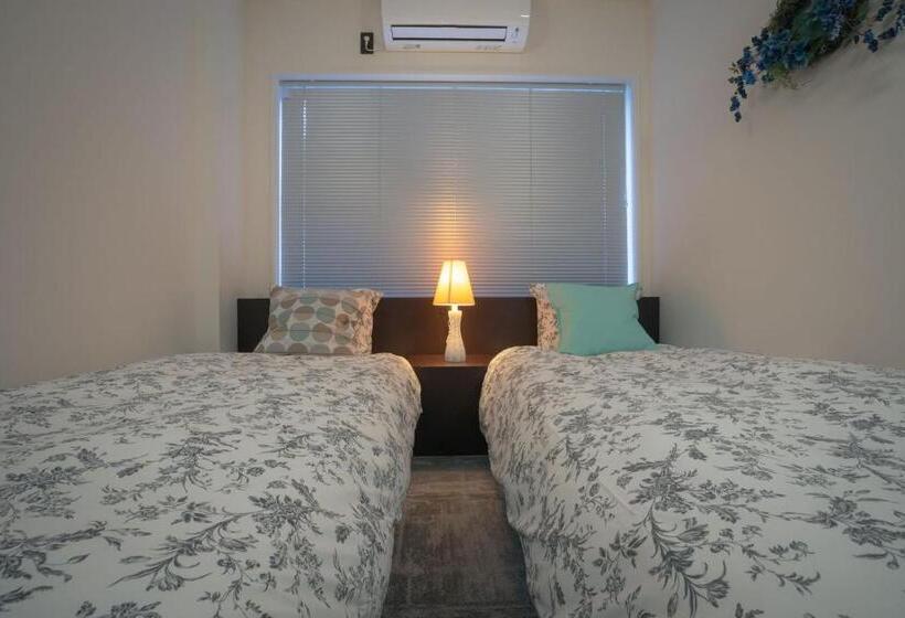 バス共有のスタンダードルーム, Trim