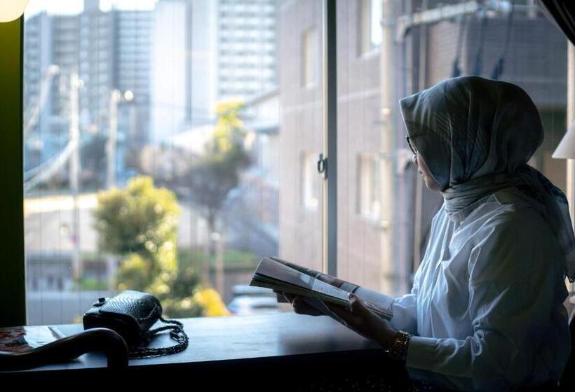 バスルーム共有のシングルスタンダード, Trim