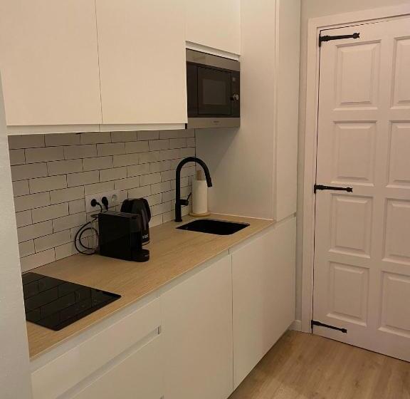 استودیوی استاندارد, Bypillow Cap Sa Sal