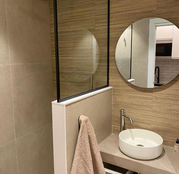 استودیوی استاندارد, Bypillow Cap Sa Sal