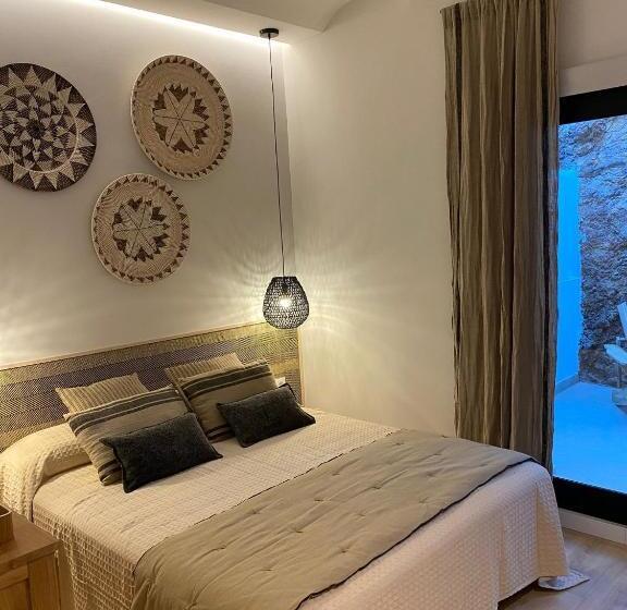 استودیوی استاندارد, Bypillow Cap Sa Sal