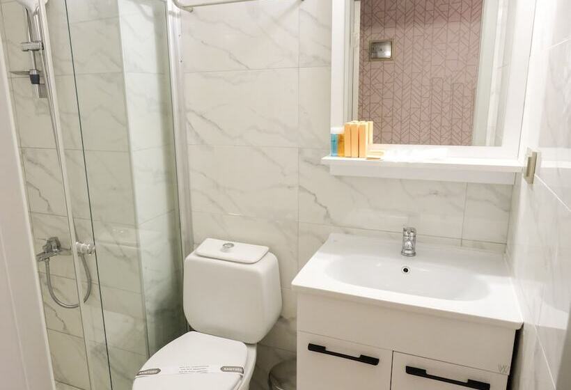 اتاق استاندارد, Uras Beach