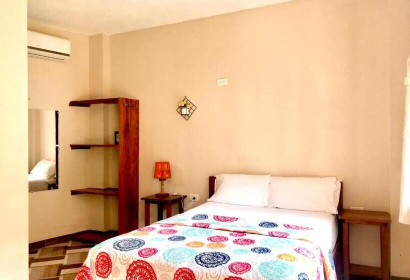 اتاق استاندارد, Hostal Laurita Beach