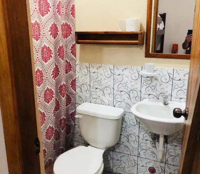 Classic Neljän Hengen Huone, Hostal Laurita Beach