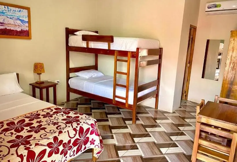 Classic Neljän Hengen Huone, Hostal Laurita Beach