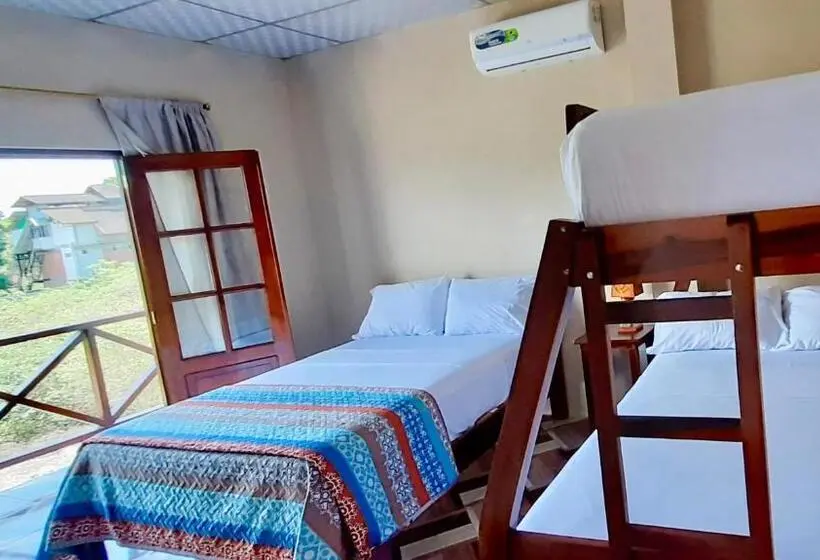 Perhehuone, Hostal Laurita Beach