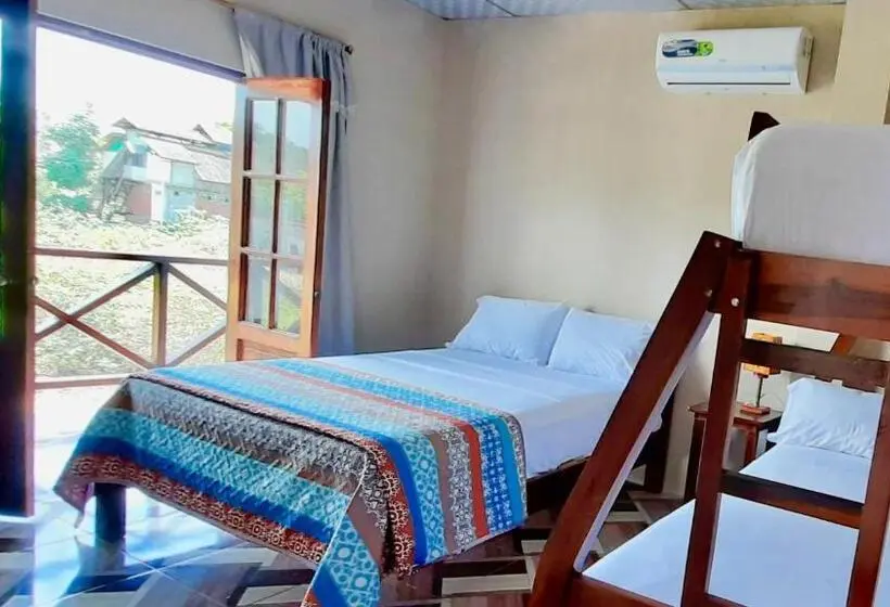 Perhehuone, Hostal Laurita Beach