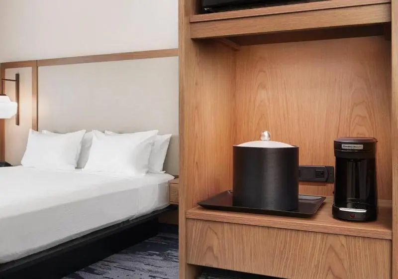 キングサイズベッドのスタンダードルーム, Fairfield Inn & Suites Tampa Riverview