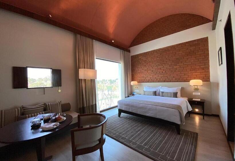 סוויטה, Marasa Sarovar Premiere Bodhgaya