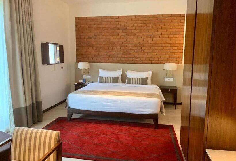 סוויטה, Marasa Sarovar Premiere Bodhgaya