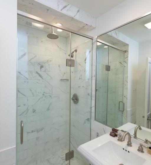 غرفة أساسية, Royal Residence